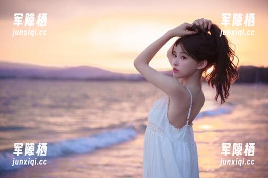 “www.51吃瓜”视频：一边是场横空出世的舞动，一边是全员吃瓜的俊男美女们！