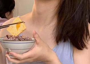58吃瓜网的地址搞错了，想看又看不了，真是折磨我这个吃瓜群众。
