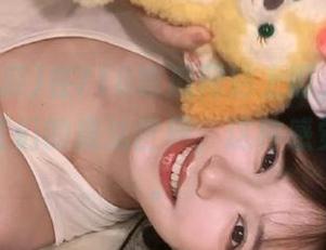 在718吃瓜网站上逛，仿佛进入了网红们的魔法世界，这种感觉好微妙。
