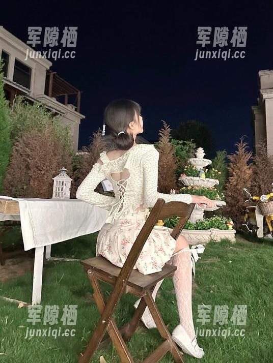 网页上突然爆出awcg吃瓜的奇葩恋情，眉毛一抖，我心慌慌～