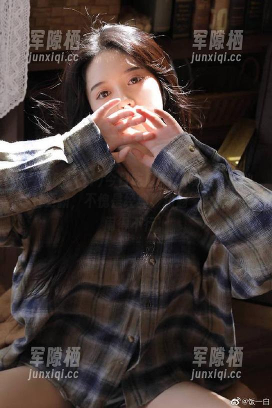 今日吃瓜51 今日吃瓜51:观看娜娜的每日更新,不愧是经典“扣题”女主,热闹得不行。
