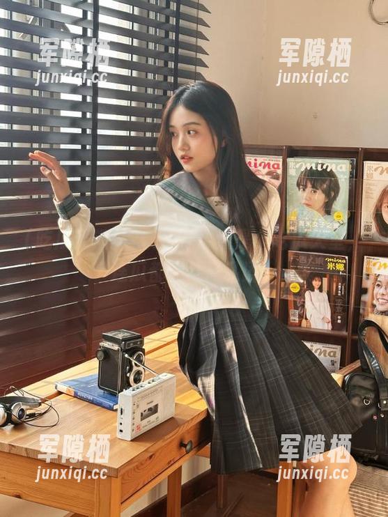 登录后，果然是个吃瓜天堂，连瓜都在低声私语。