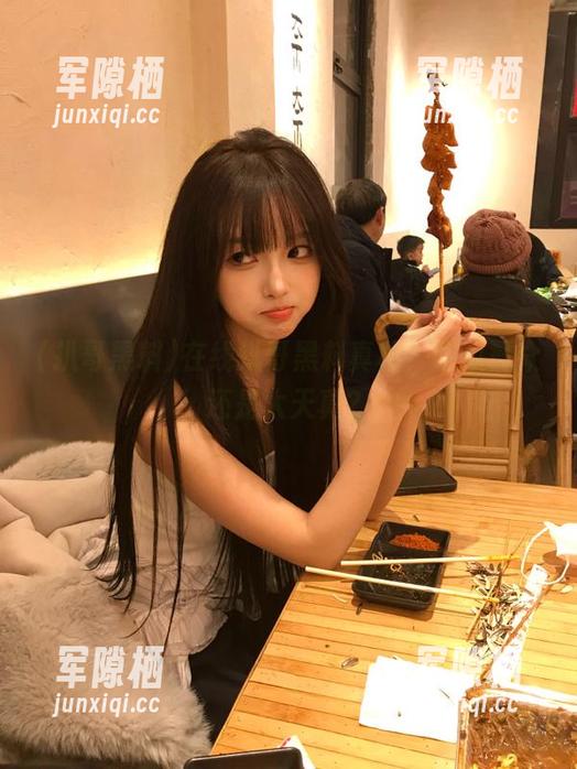 在线扒哥黑料真相，吃瓜群众还是太天真？