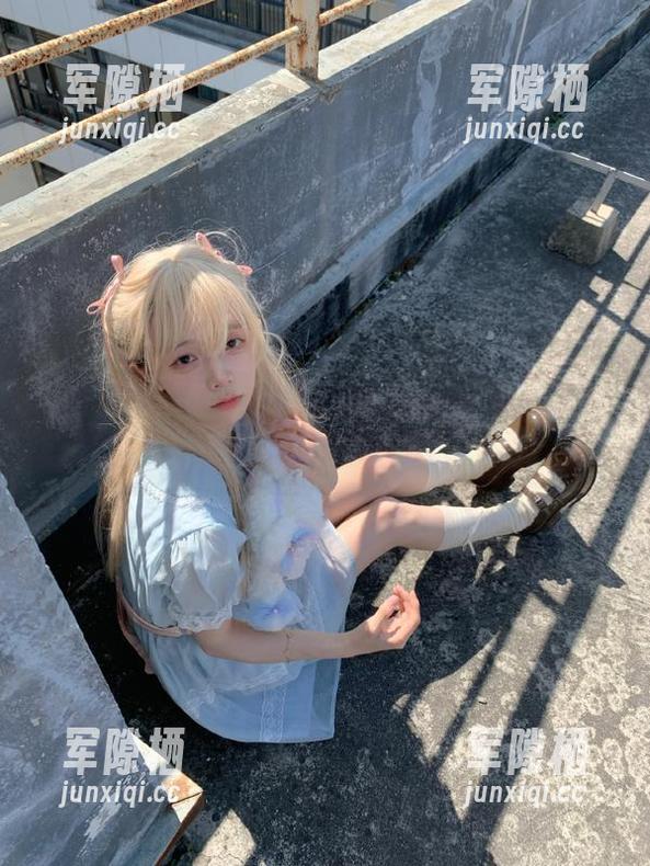 黑料吃瓜网站首页的最新资源让我想起那年夏天的瓜，甜得冒泡