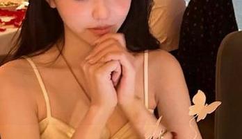 在“黑料正能量169.sk”官网围着瓜转，耳边的八卦声简直像是吃播中的咀嚼音。