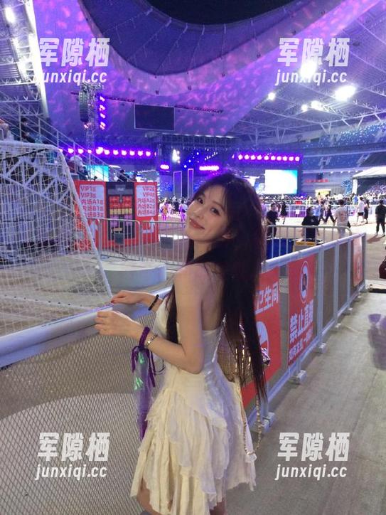下载黑料社网页，极限挑战我的好奇心和审美观。