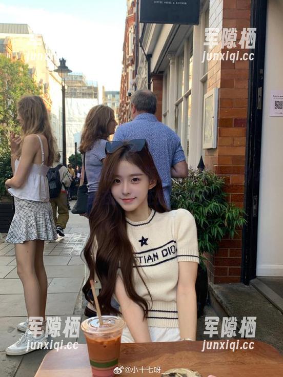 黑料社苹果版，大众情人中的小丑，是在拯救还是在毁灭？